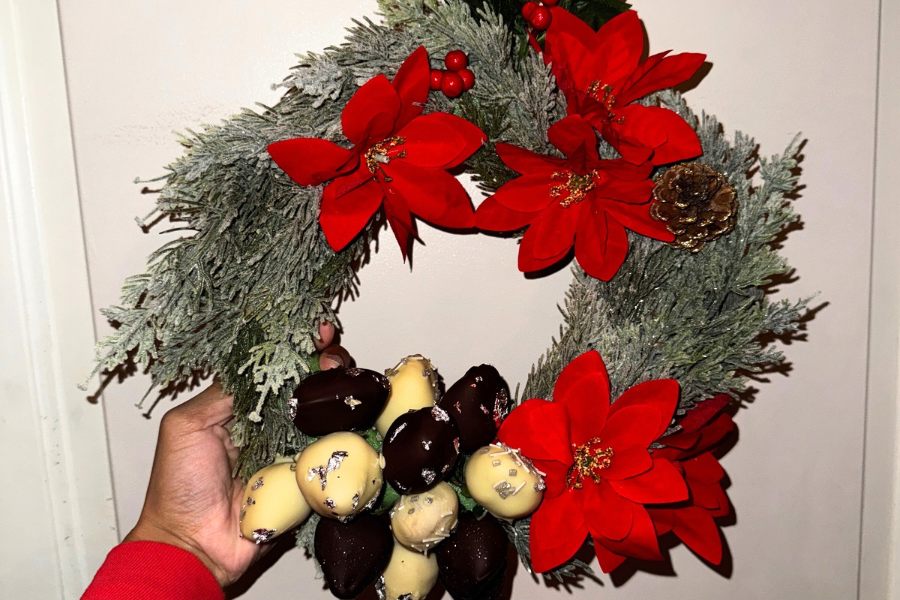 Holiday Berry Wreath (Preorder)